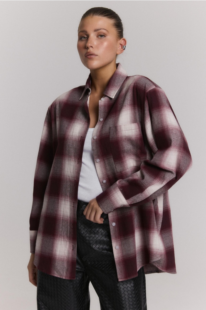 Refined Department bordeaux dames blouse | Model vooraanzicht