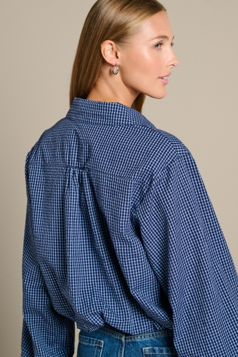 LolaLiza blauwe dames blouse | Model achteraanzicht