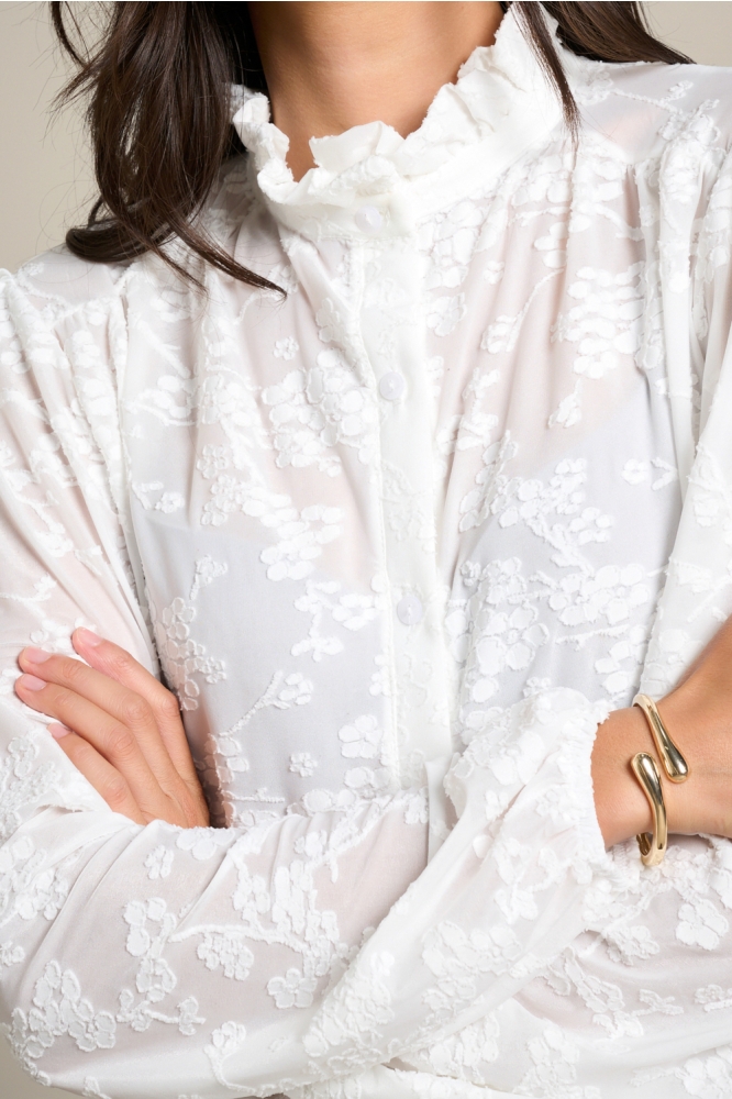 LolaLiza witte dames blouse | Close up