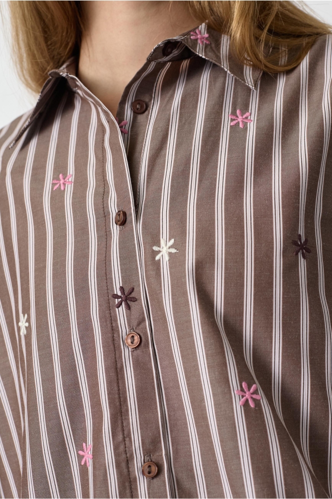 SisterS point bruine dames blouse | Close up