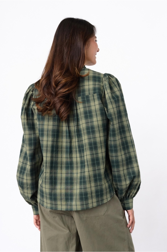 SisterS point groene dames blouse | Model achteraanzicht