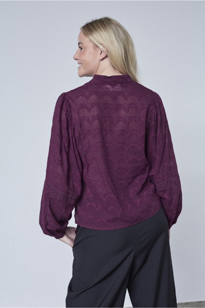 SisterS point bordeaux dames blouse | Model achteraanzicht