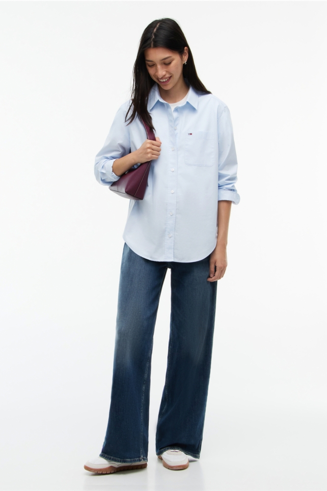Tommy Jeans blauwe dames blouse | Model