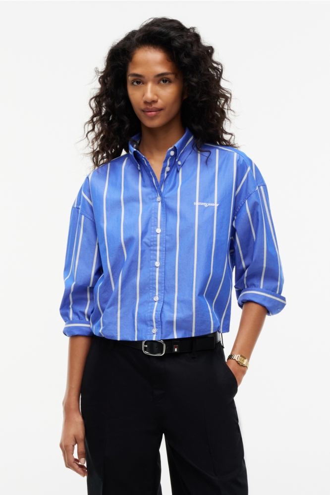 Tommy Jeans blauwe dames blouse | Model vooraanzicht