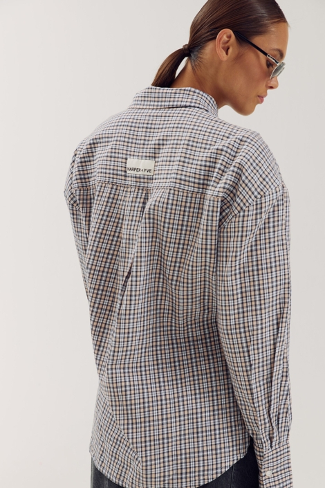 Harper & Yve grijze dames blouse | Model achteraanzicht