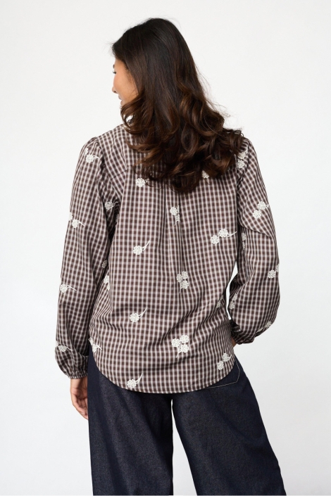 SisterS point bruine dames blouse | Model achteraanzicht