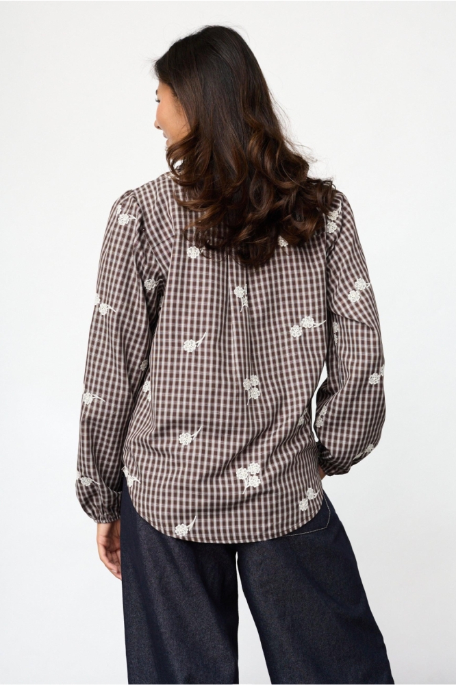 SisterS point bruine dames blouse | Model achteraanzicht