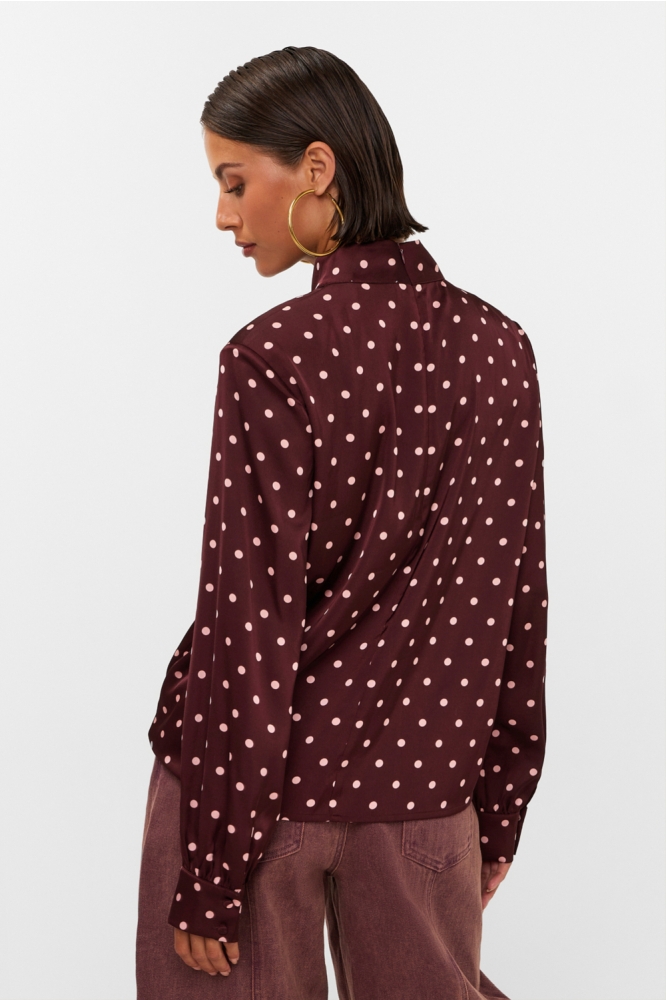 Studio Amaya bordeaux dames blouse | Model achteraanzicht