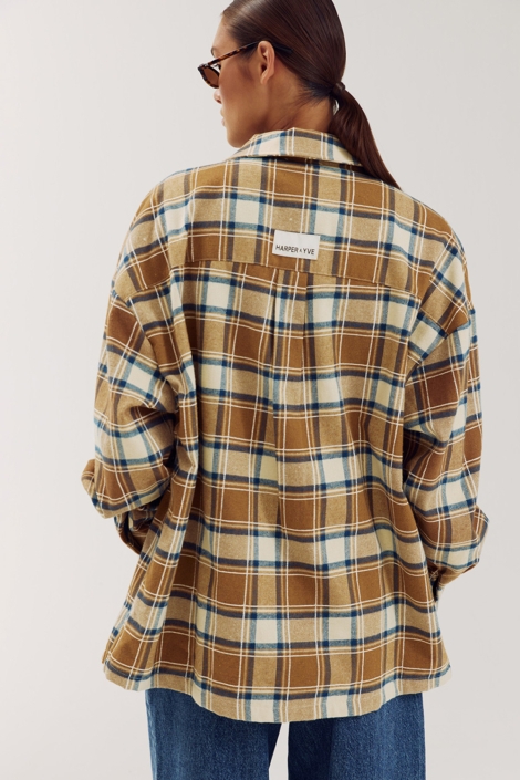 Harper & Yve camel dames blouse | Model achteraanzicht