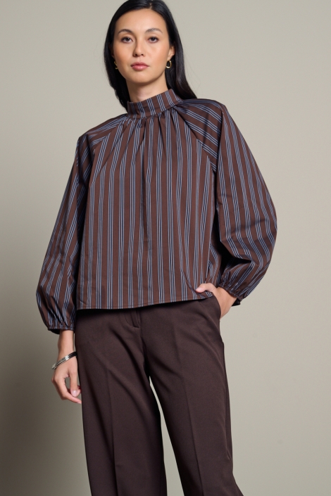LolaLiza bruine dames blouse | Model vooraanzicht