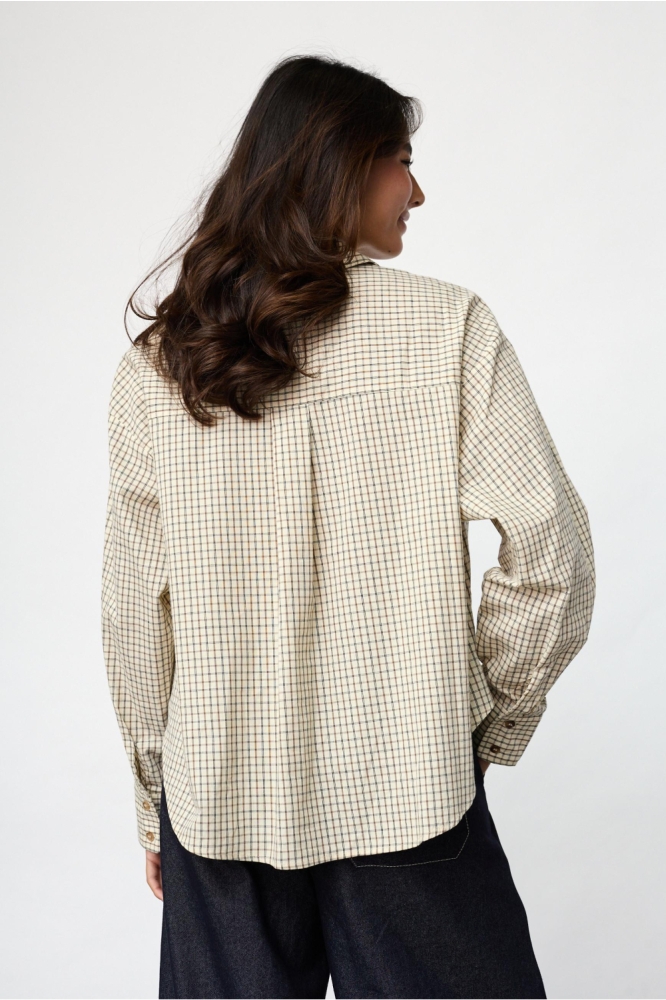 SisterS point ecru dames blouse | Model achteraanzicht