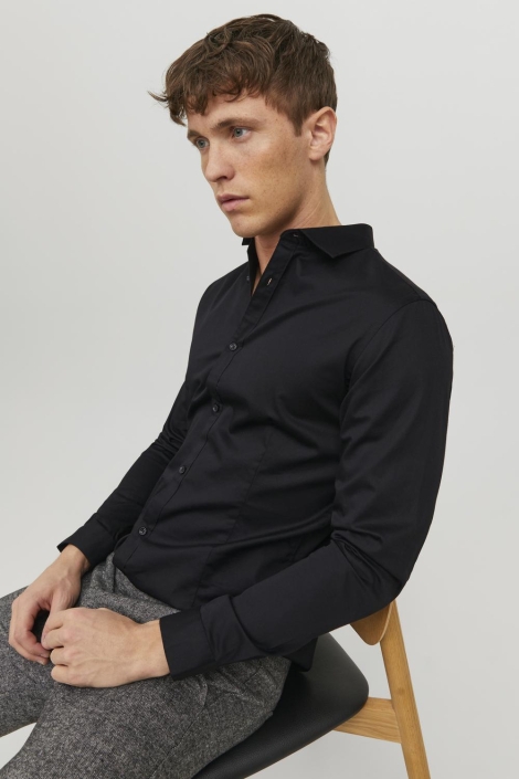 Jack & Jones zwarte heren overhemd | Model zijaanzicht