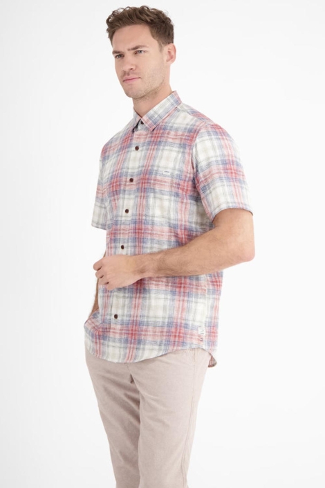 Lerros rode heren overhemd | Model zijaanzicht