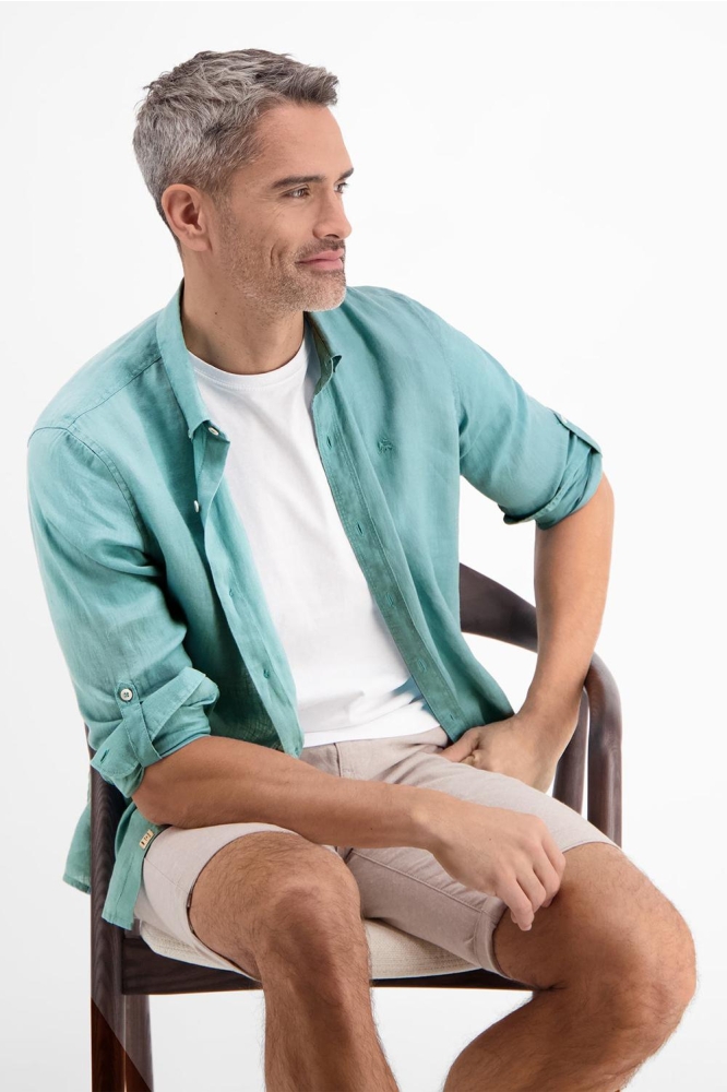 Lerros blauwe heren overhemd | Model vooraanzicht