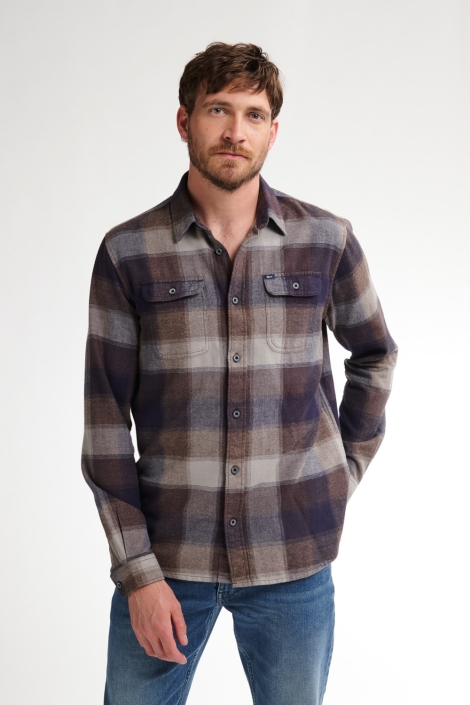 Petrol Industries bruine heren overhemd | Model vooraanzicht