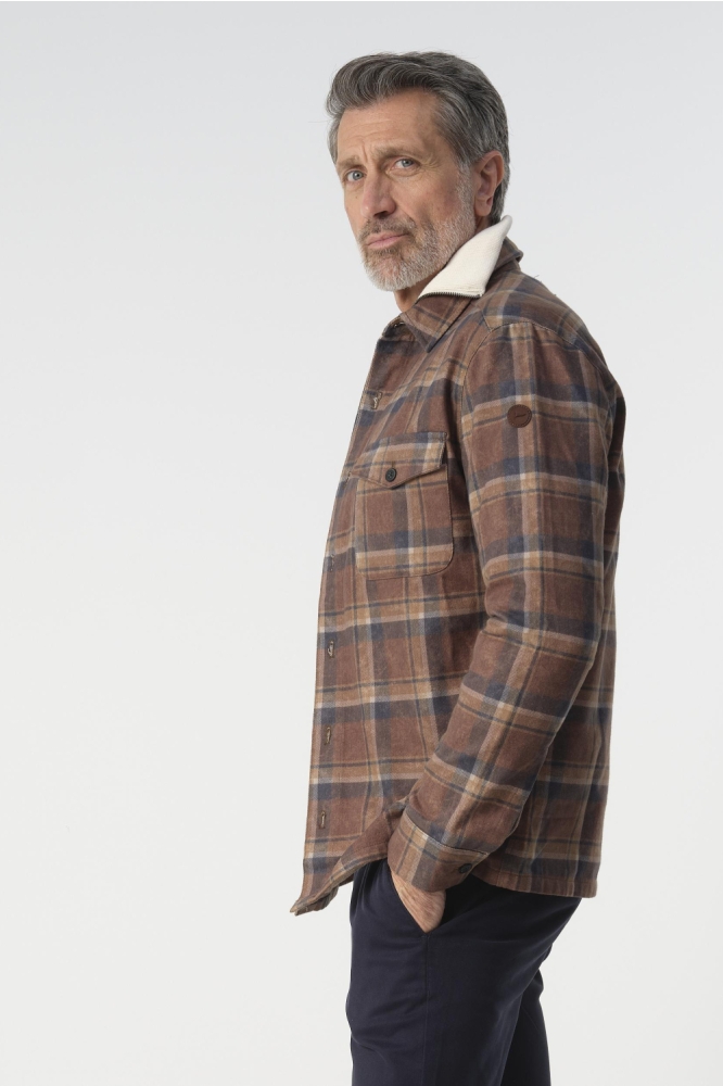 Campbell bruine heren overhemd | Model zijaanzicht