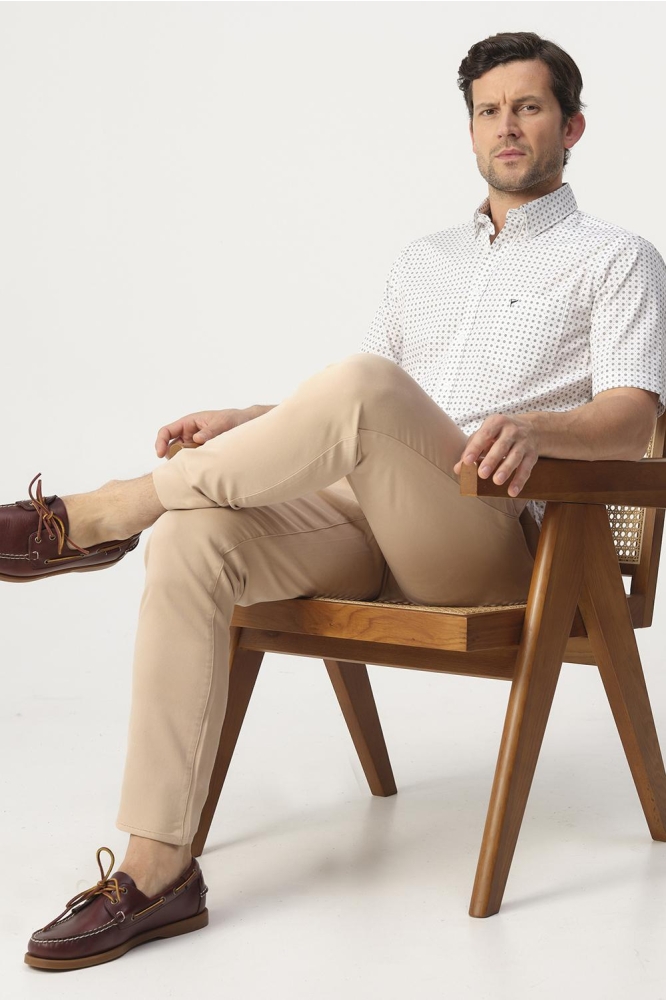 Campbell witte heren overhemd | Model vooraanzicht