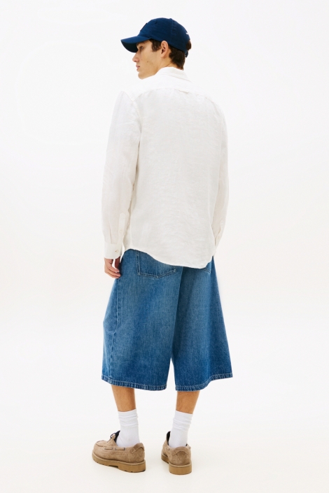 Tommy Jeans witte heren overhemd | Model achteraanzicht