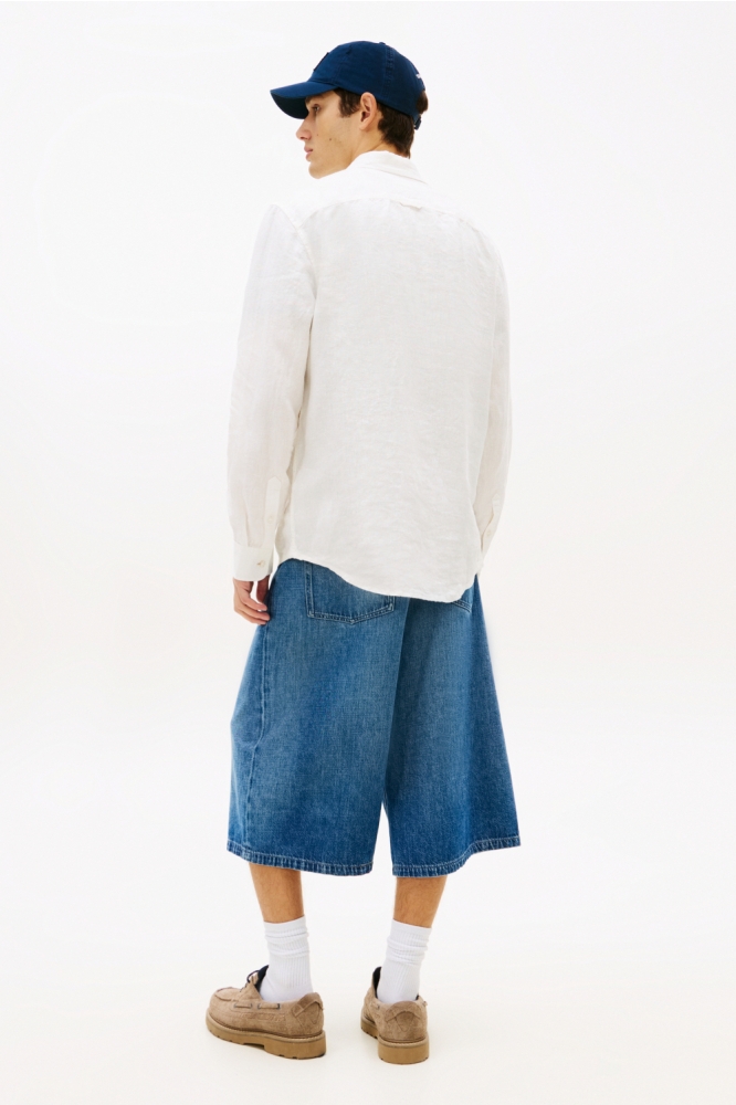 Tommy Jeans witte heren overhemd | Model achteraanzicht