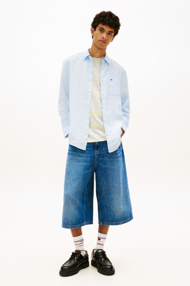 Tommy Jeans blauwe heren overhemd | Model