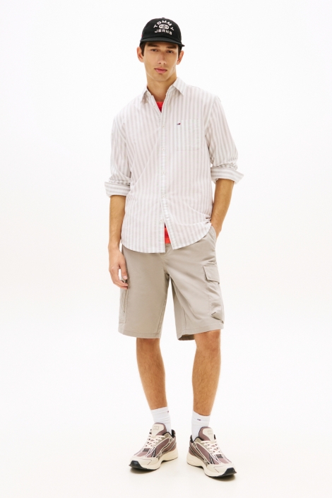 Tommy Jeans grijze heren overhemd | Model