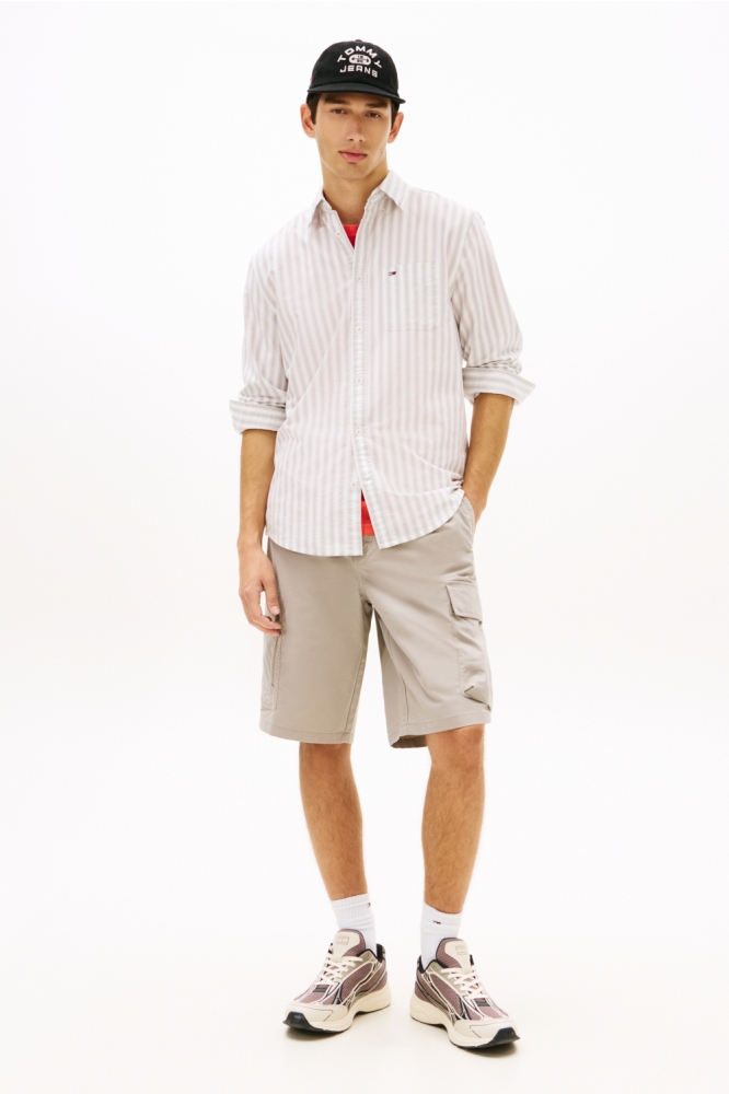 Tommy Jeans grijze heren overhemd | Model