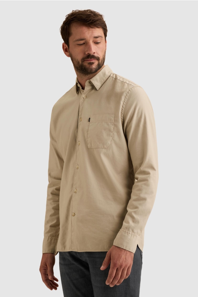 Vanguard beige heren overhemd | Model zijaanzicht