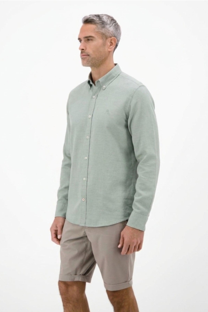 Lerros groene heren overhemd | Model zijaanzicht