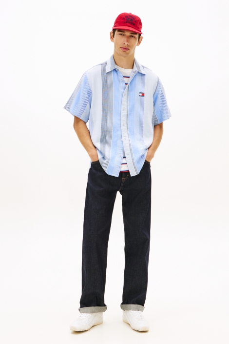 Tommy Jeans blauwe heren overhemd | Model