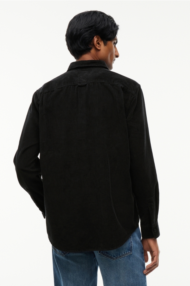 Tommy Jeans zwarte heren overhemd | Model achteraanzicht