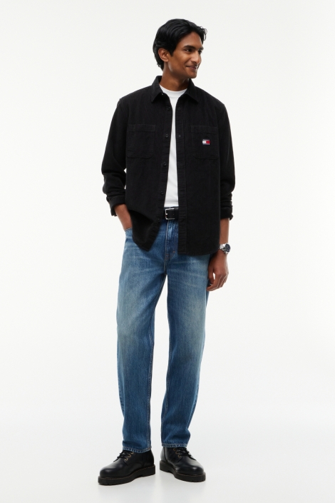 Tommy Jeans zwarte heren overhemd | Model