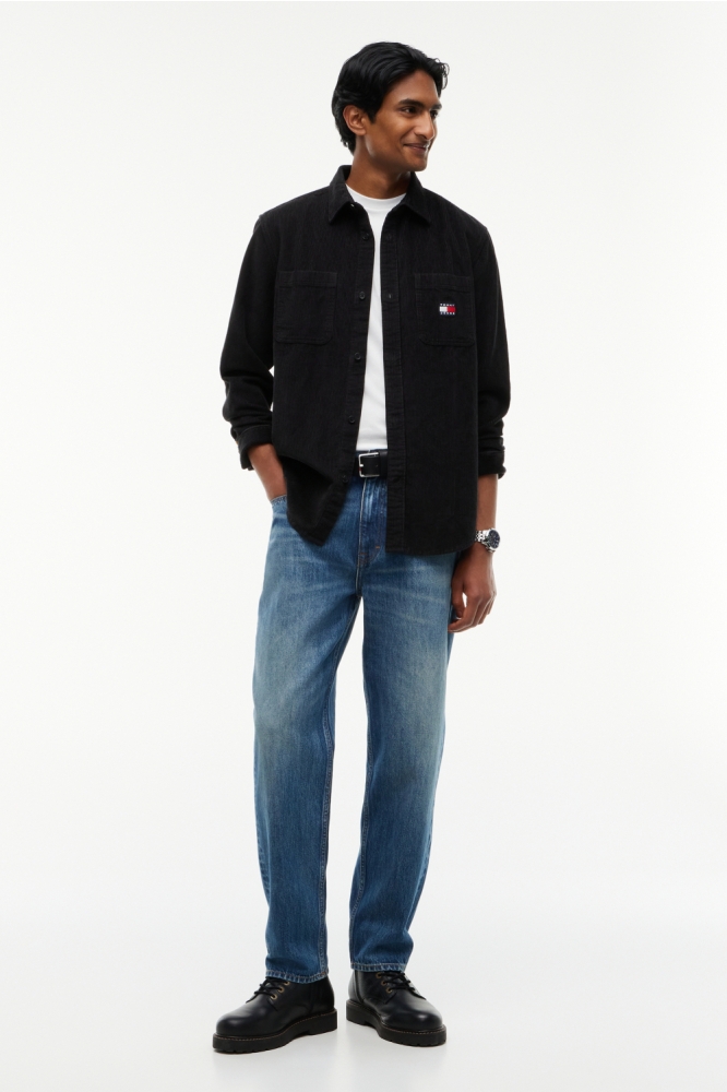 Tommy Jeans zwarte heren overhemd | Model