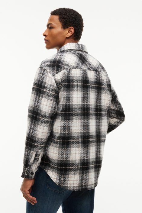 Tommy Jeans zwarte heren overhemd | Model achteraanzicht