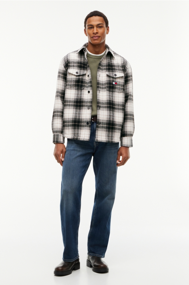 Tommy Jeans zwarte heren overhemd | Model
