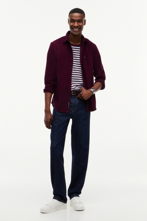 Tommy Jeans bordeaux heren overhemd | Model