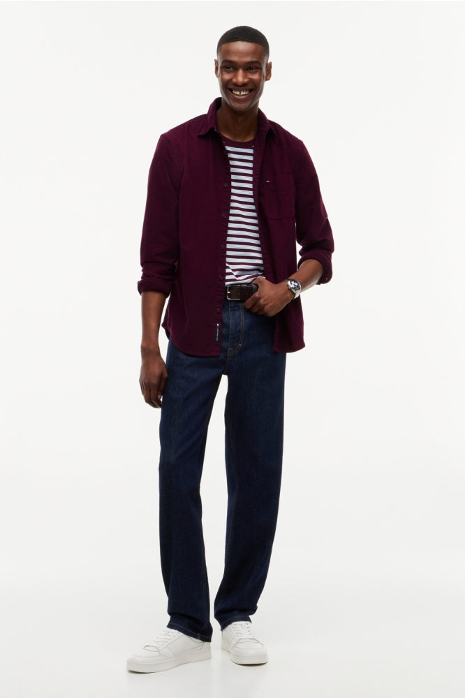 Tommy Jeans bordeaux heren overhemd | Model