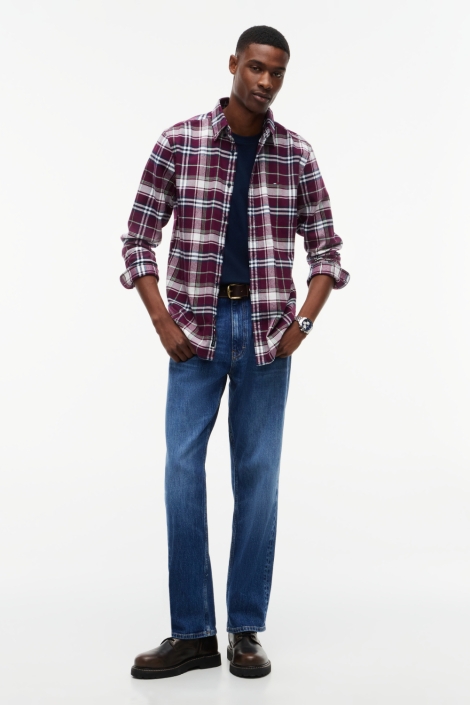 Tommy Jeans bordeaux heren overhemd | Model