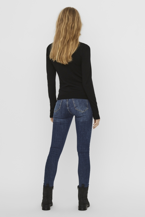 Vero Moda zwarte dames trui | Model achteraanzicht