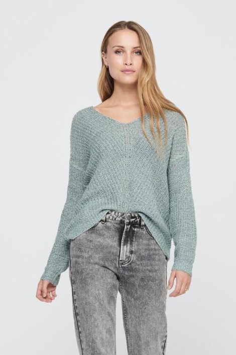 Jacqueline de Yong groene dames trui | Model vooraanzicht