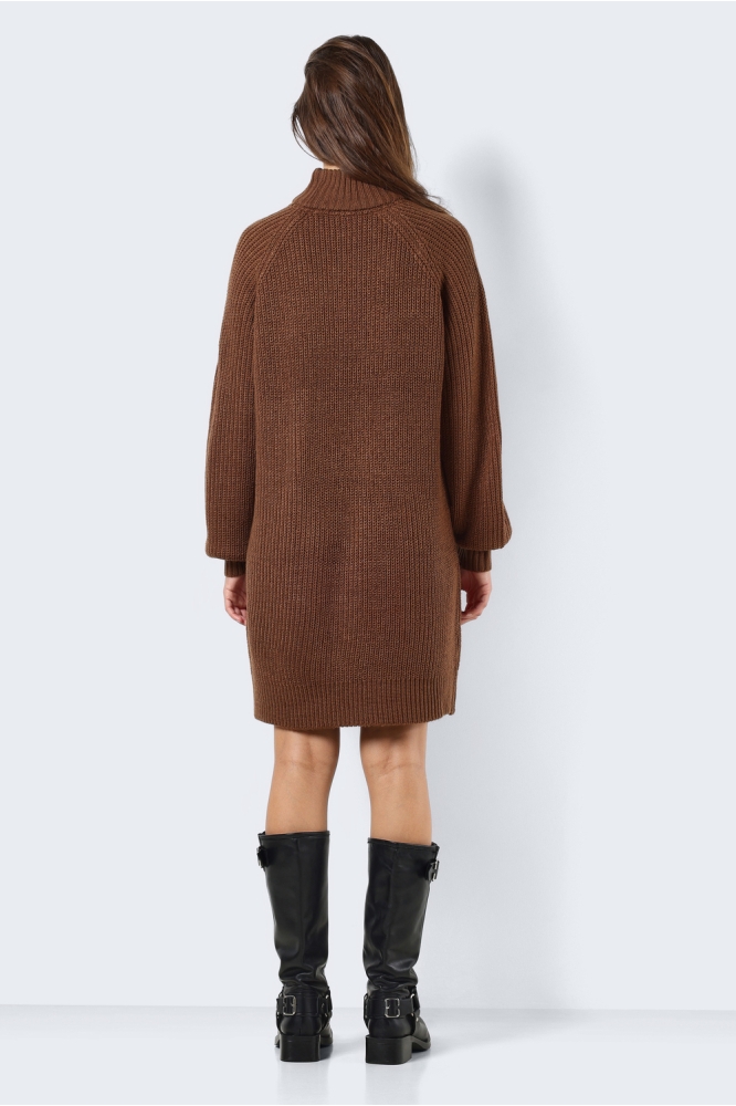 Noisy may bruine dames jurk | Model achteraanzicht