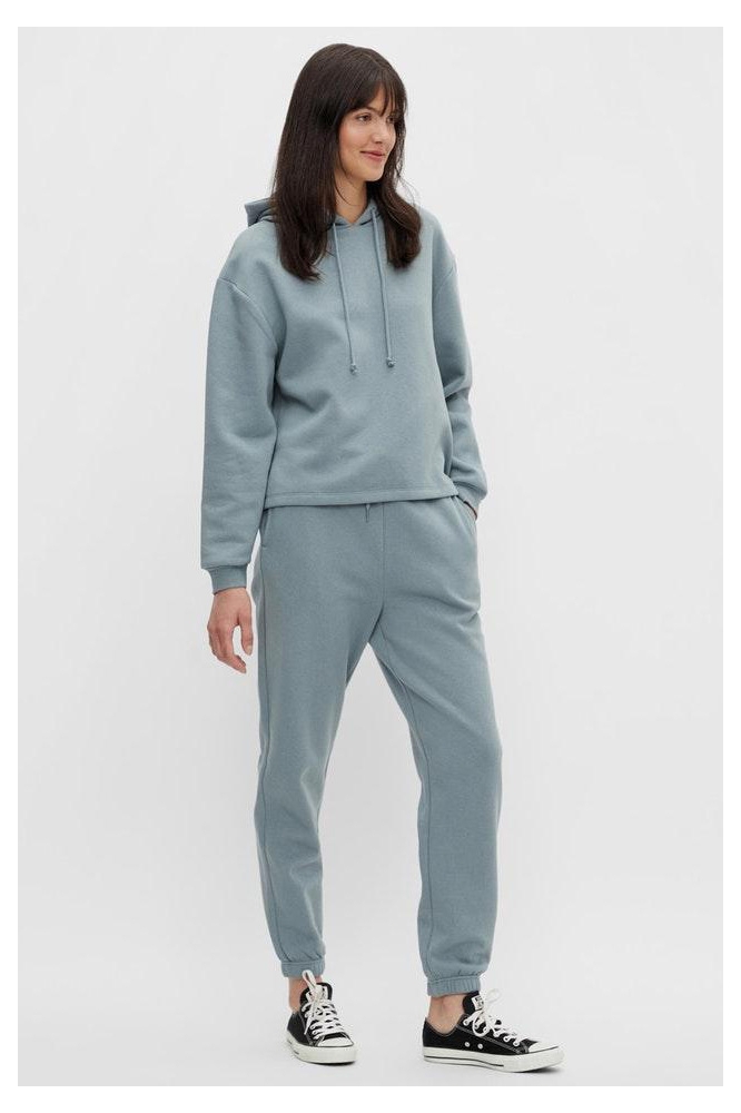 Pieces blauwe dames sweater | Model