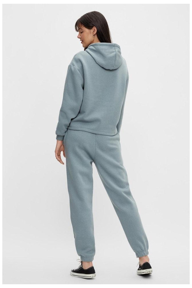 Pieces blauwe dames sweater | Model achteraanzicht