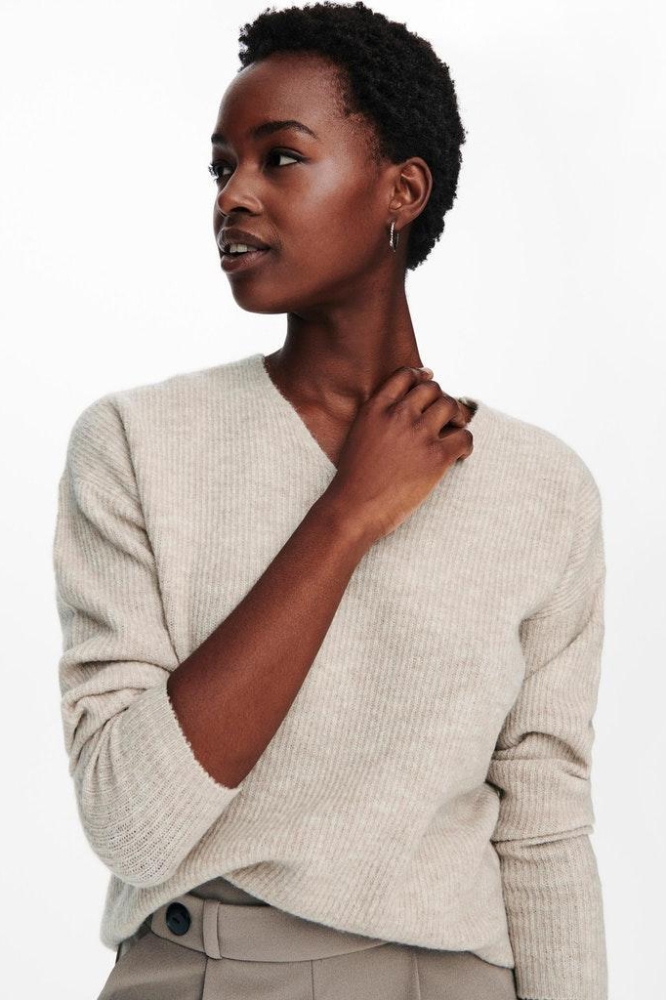 Only beige dames trui | Model vooraanzicht