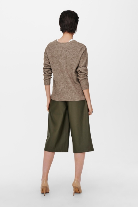 Only bruine dames trui | Model achteraanzicht