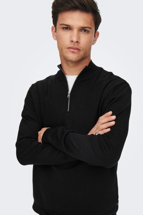 Only & Sons zwarte heren trui | Model vooraanzicht