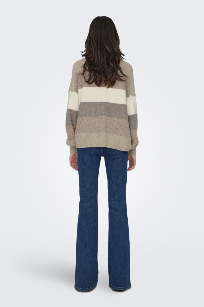 Only camel dames trui | Model achteraanzicht