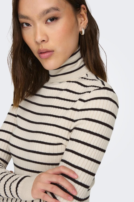 Only beige dames trui | Model zijaanzicht