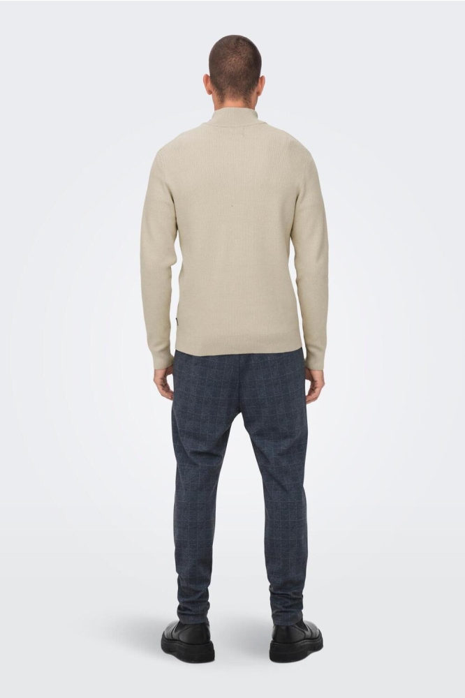 Only & Sons beige heren trui | Model achteraanzicht