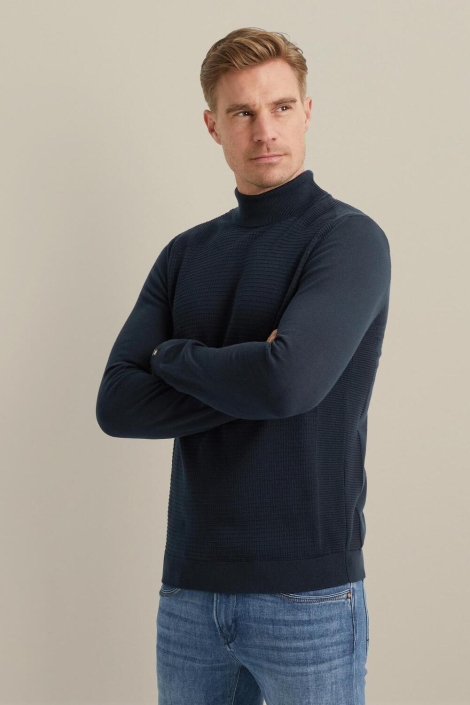 Vanguard blauwe heren trui | Model zijaanzicht