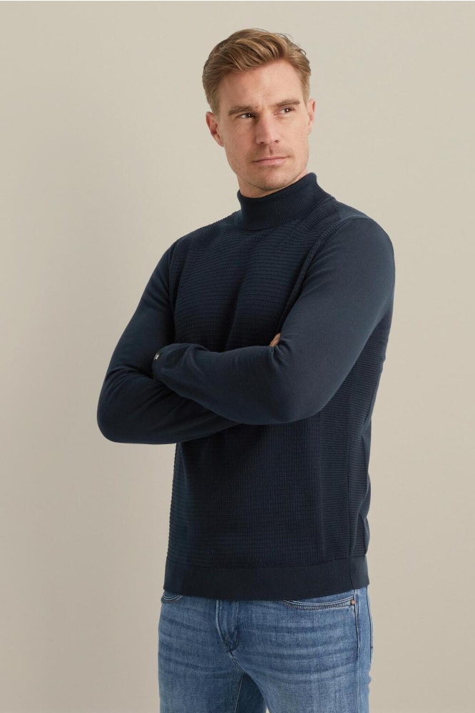 Vanguard blauwe heren trui | Model zijaanzicht